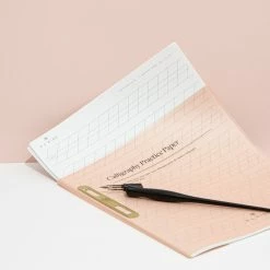 À L'aise - Calligraphy Workbook - Lined Calligraphy Calligraphy Workbooks