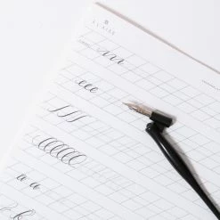 À L'aise - Calligraphy Workbook - Beginners Calligraphy